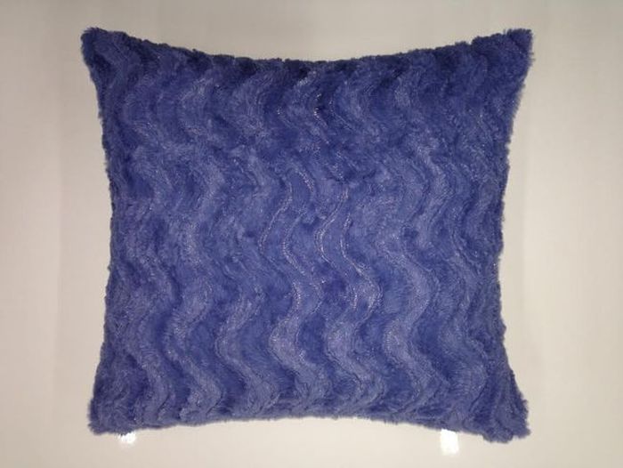 Декоративная подушка Мех "Волна" синяя