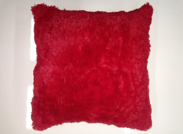 Декоративная подушка Мех "Лама" красная